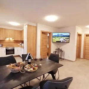 The Alpenhouse Gligic's Apartamento Sautens