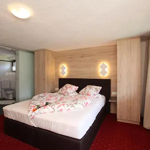 Haus Sonnenhang 2* Зёльден