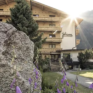 Johanna Mitten Im Oetztal Hotel