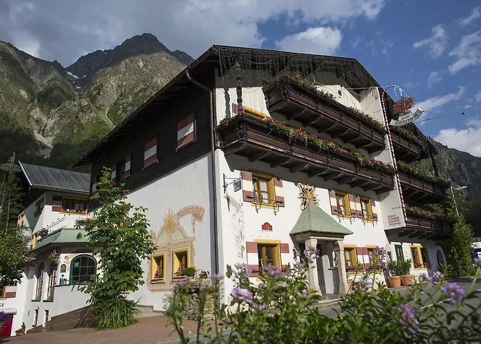 Bei Max - Hotel Garni Kirchenwirt Sankt Leonhard im Pitztal photo