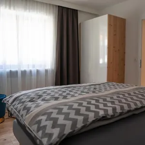 Traditionell-modernes Haus In Hoetting Nyaraló