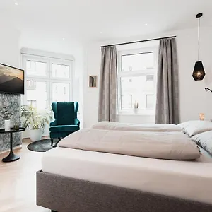 Center-apartment - Grosse Im Stadtzentrum In Perfekter Lage Lägenhet