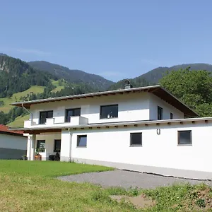 Quiet Flat Near The Mayrhofen Area Apartament