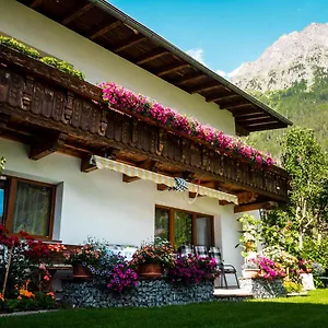 Haus Huter Διαμέρισμα *