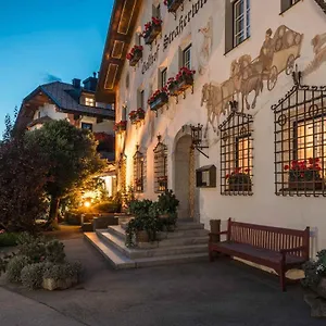 Hotel Strasserwirt - Ansitz Zu Tirol Strassen