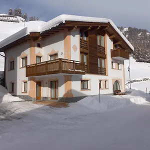 Apartment Chasa Larets *