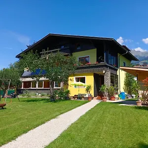 Holiday Apartment *