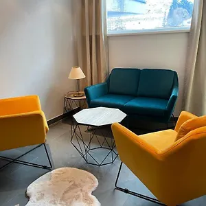 Maroi Apartment