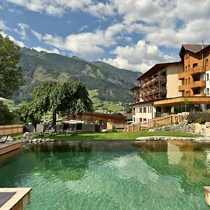 & Naturhotel Outside