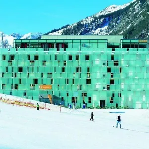Отель Cube Lermoos 3*