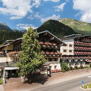 Alpenrose Wellnesshotel Отель Бах
