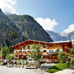 Gramai Alm Alpengenuss & Hotel 4*