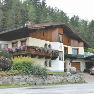 落叶松森林公寓式酒店