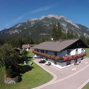 Haus Waldruh Apartment