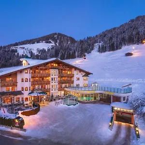 Talhof, Restaurant, Pool Und Aparthotel