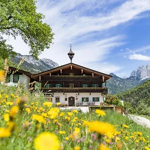 Berg'k'hof Kaisertal - Alpine Hideaway Alojamento de Turismo Selvagem Ebbs