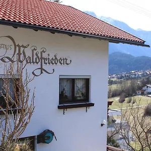 Haus Waldfrieden アパート ザウテンス