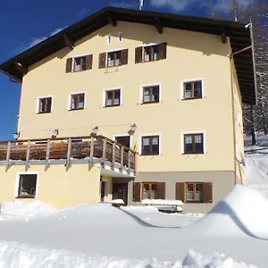 Skihutte Guest house Zams