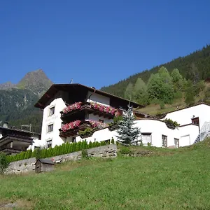Konukevi Haus Helga 3*