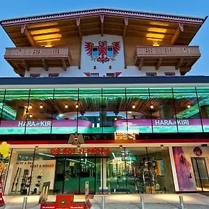 Otel Harakiri Partyhouse 3*
