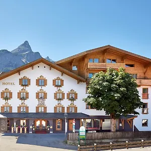 Otel Der Gruene Baum Mountain Boutique 4*