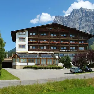 Hotel Feneberg 3*